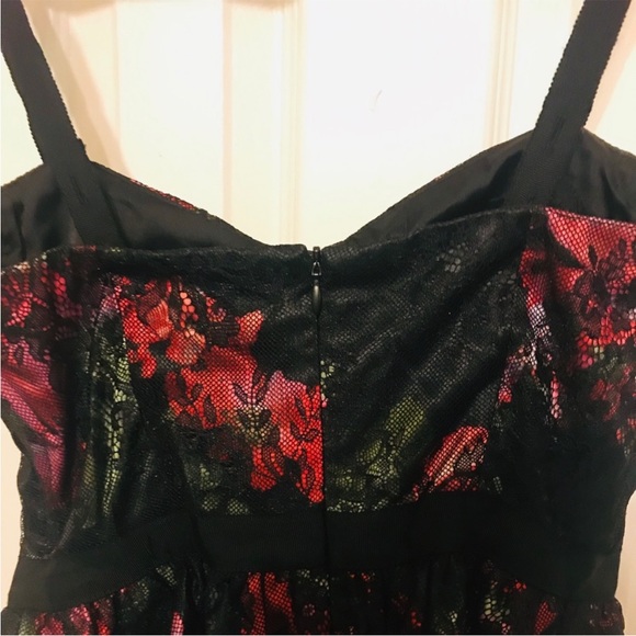 🥀 Pearl by Georgina Chapman of Marchesa Black Red Floral Lace Bustier Top | 2 - Picture 14 of 14